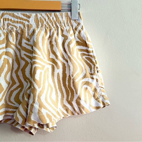 Dynamite High Waist Yellow & Cream Zebra Shorts Lined & Pockets - Picture 5 of 13